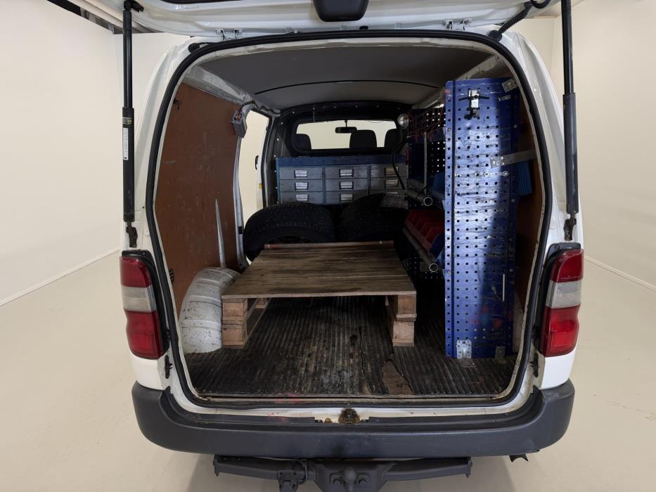 TOYOTA Hiace 2012