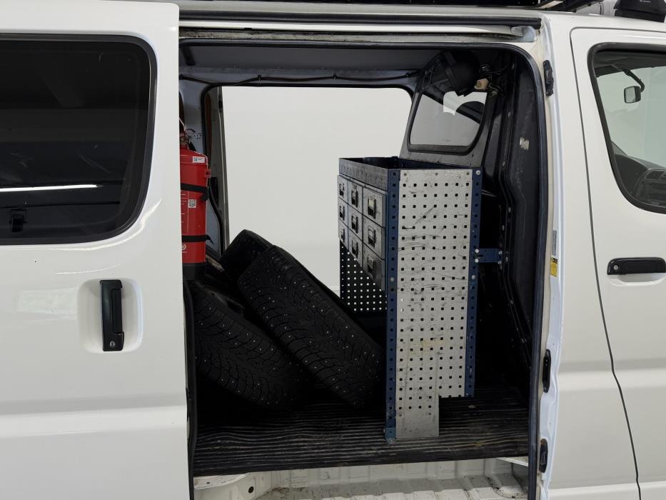 TOYOTA Hiace 2012