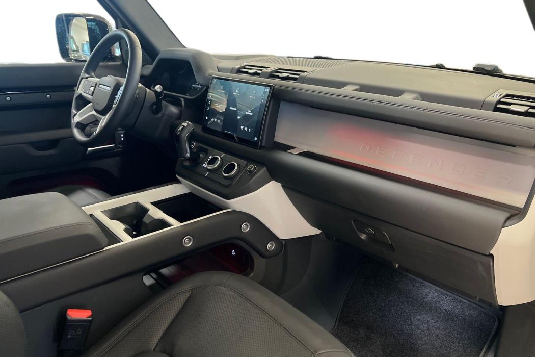 Land Rover Defender 2025