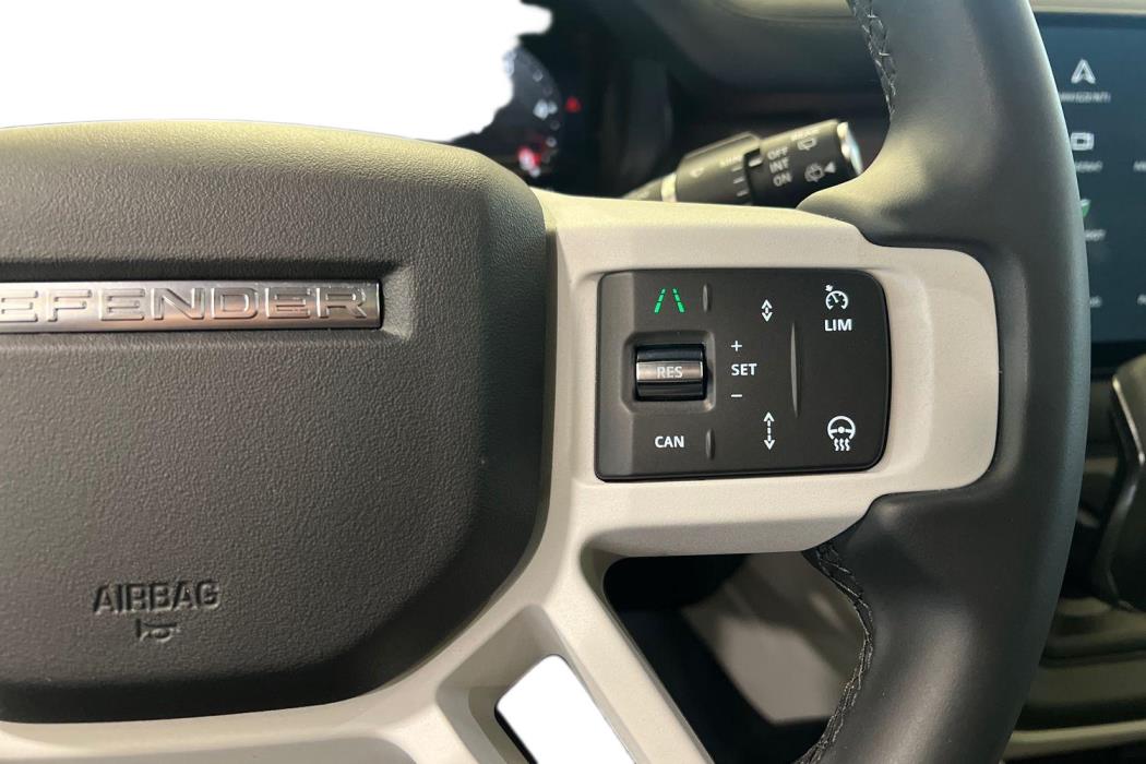 Land Rover Defender 2025
