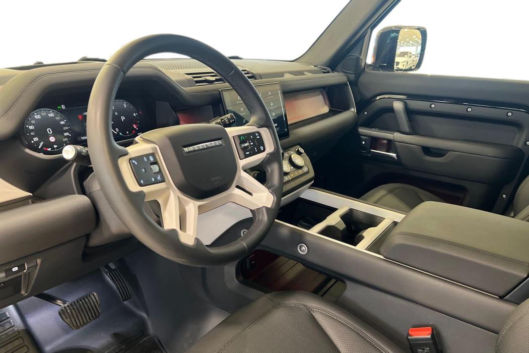Land Rover Defender 2025