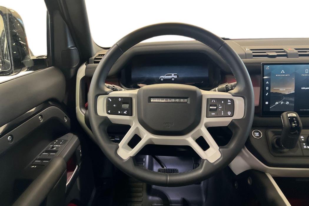 Land Rover Defender 2025