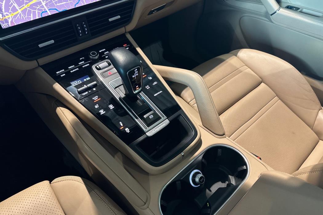 Porsche Cayenne 2021
