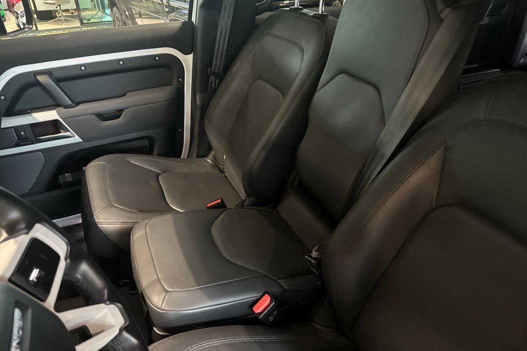 Land Rover Defender 2022