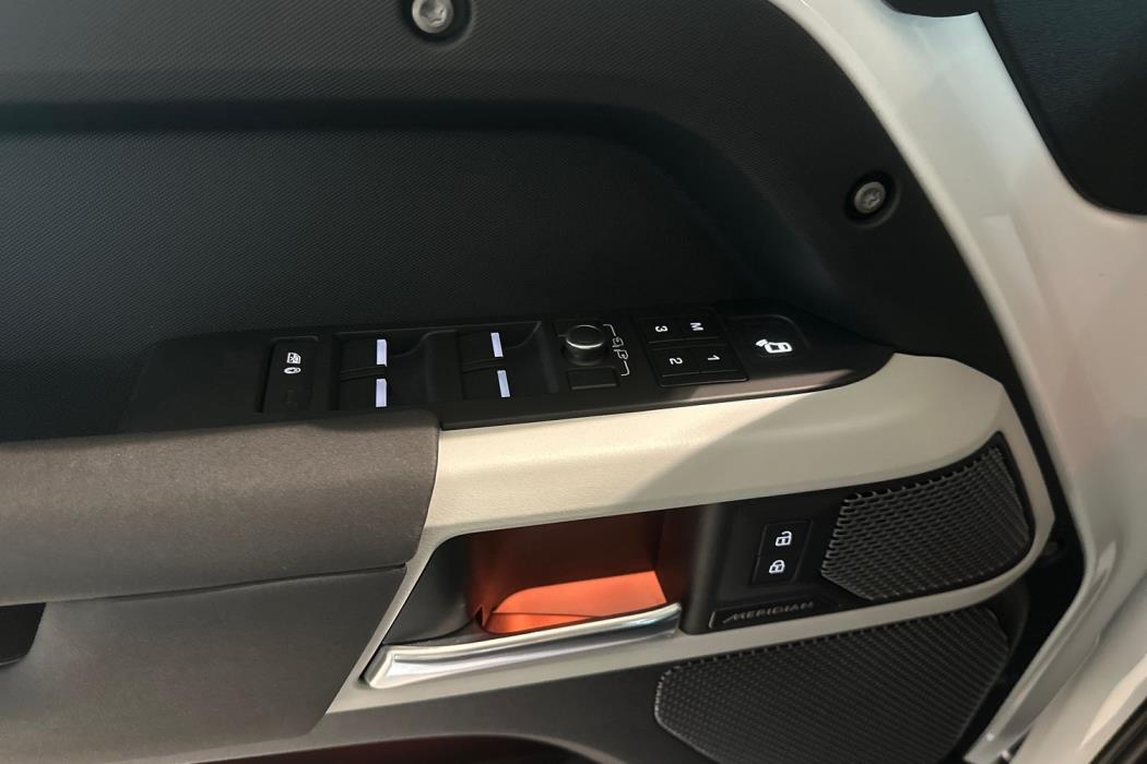 Land Rover Defender 2022