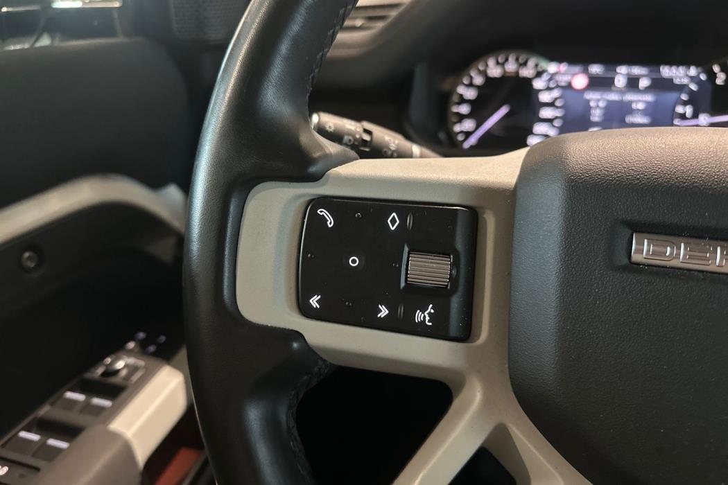 Land Rover Defender 2022