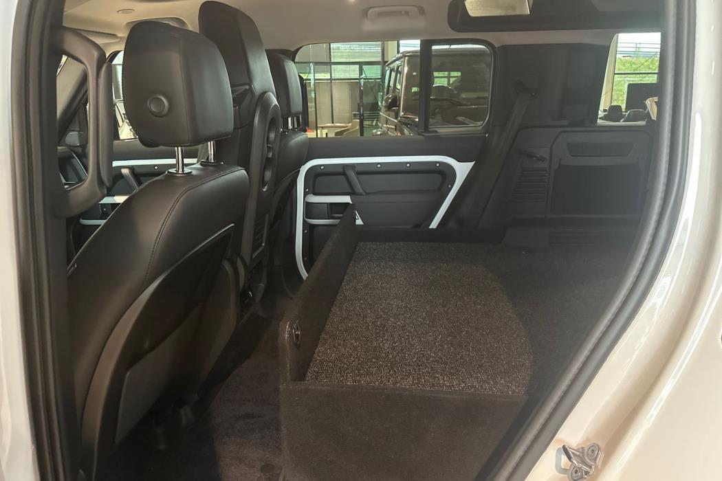 Land Rover Defender 2022