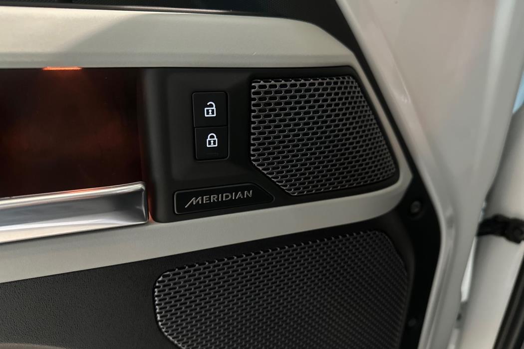 Land Rover Defender 2022