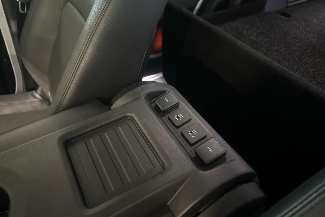 Land Rover Defender 2022