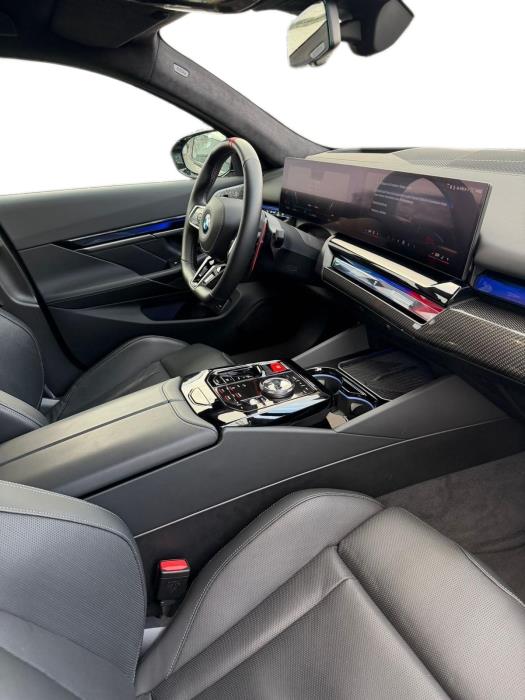 BMW M5 2025