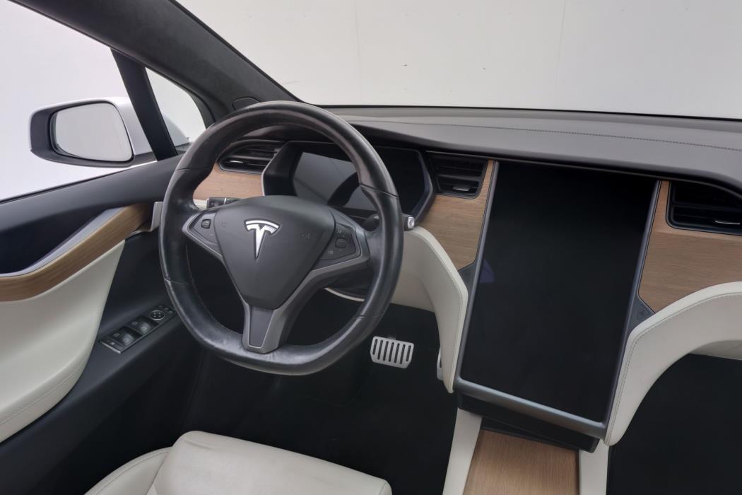 Tesla Model X 2020