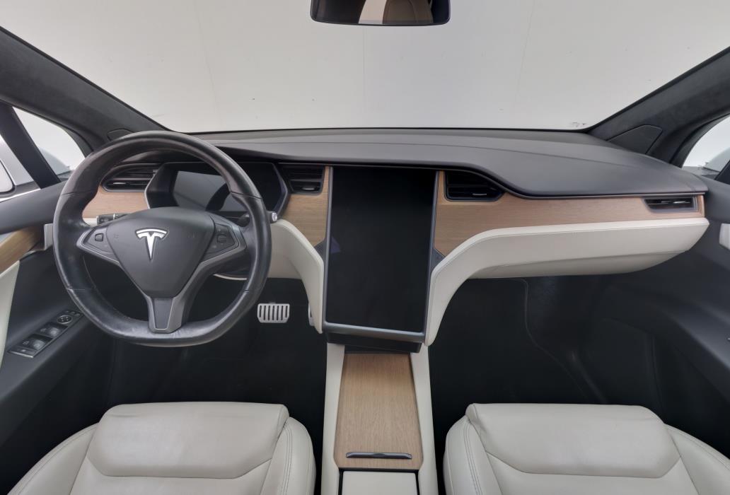 Tesla Model X 2020