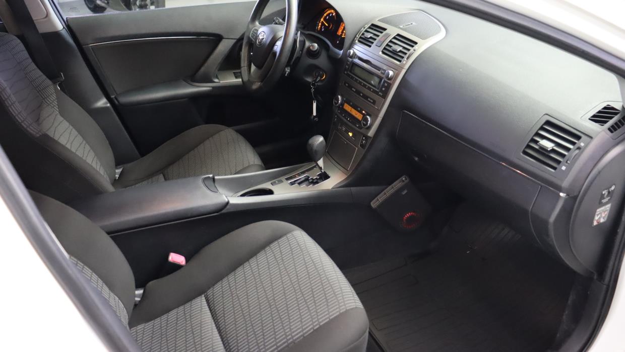 TOYOTA Avensis 2011