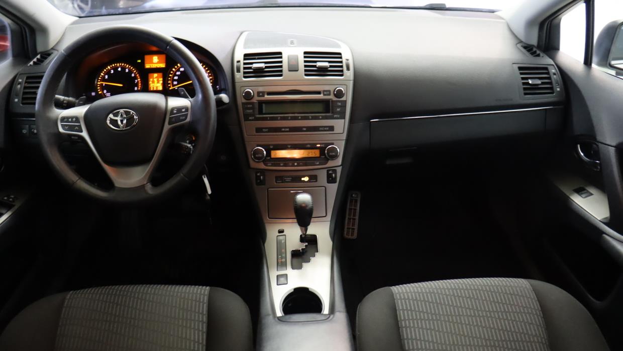 TOYOTA Avensis 2011