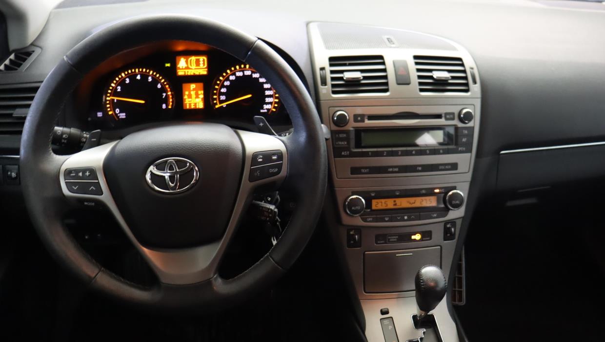TOYOTA Avensis 2011