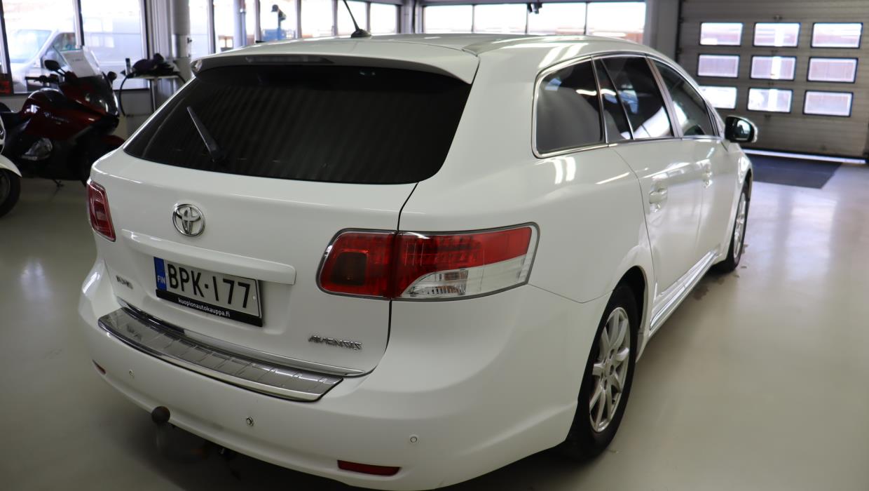 TOYOTA Avensis 2011