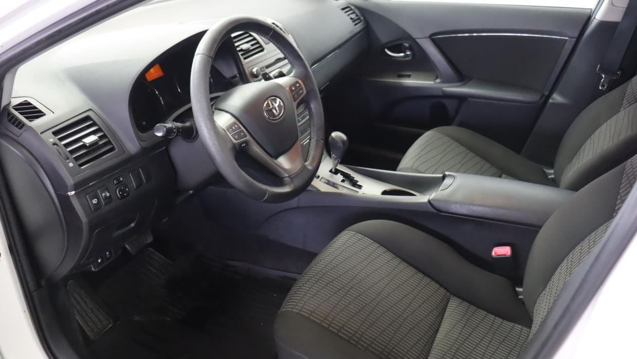 TOYOTA Avensis 2011