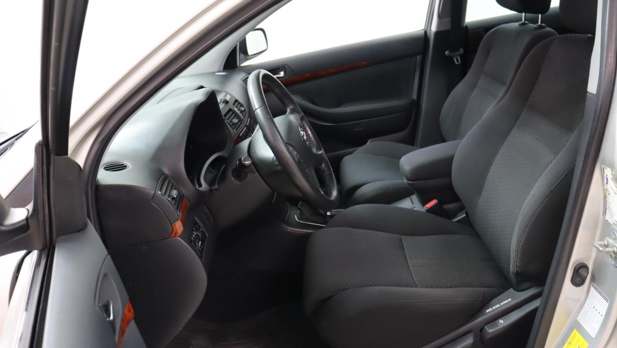 TOYOTA Avensis 2003