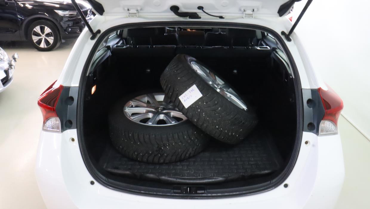 TOYOTA Auris 2016