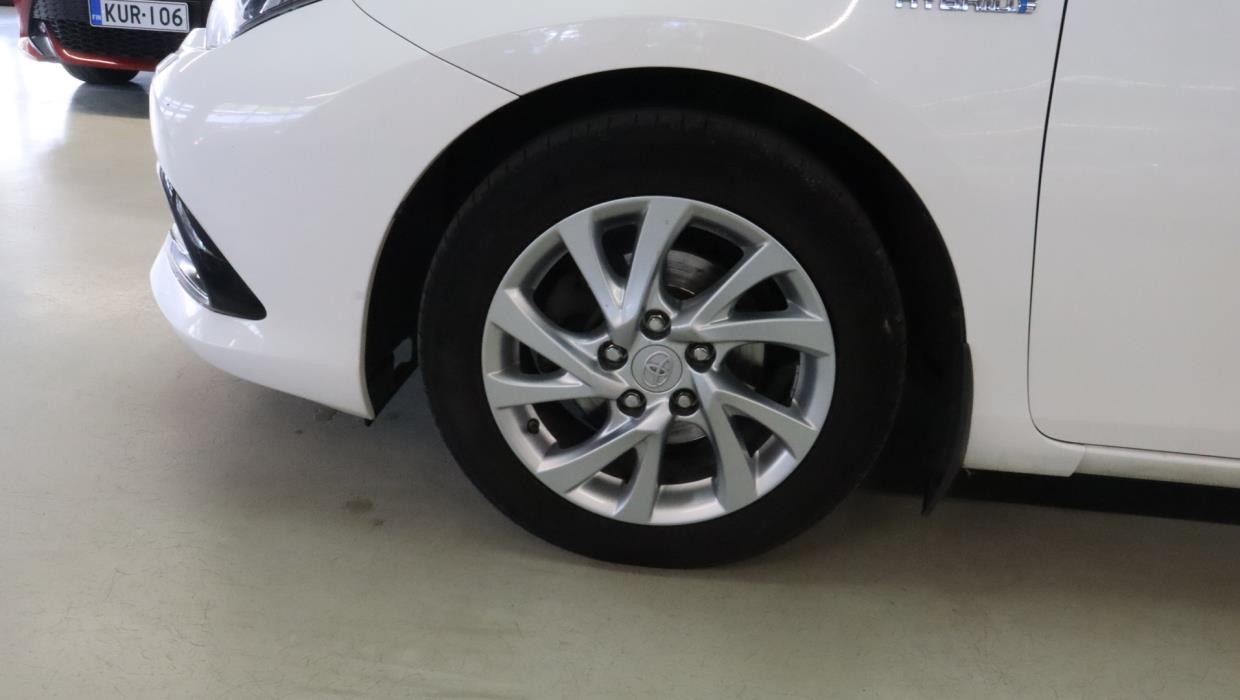 TOYOTA Auris 2016