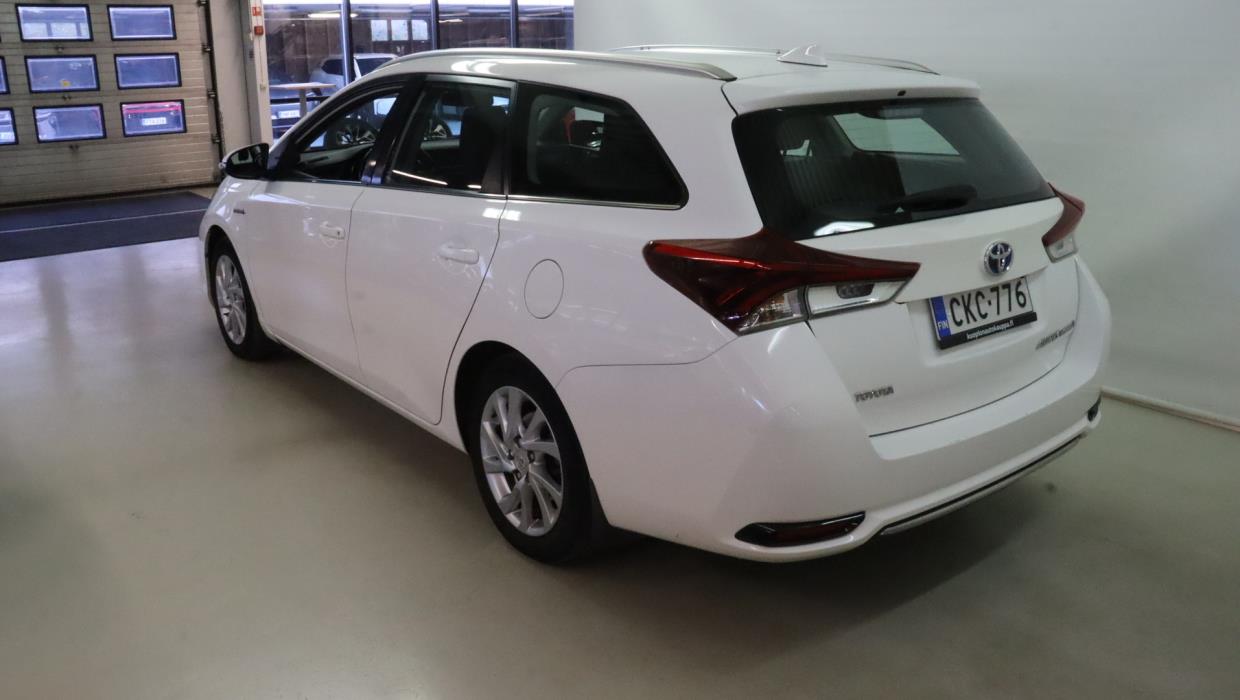 TOYOTA Auris 2016