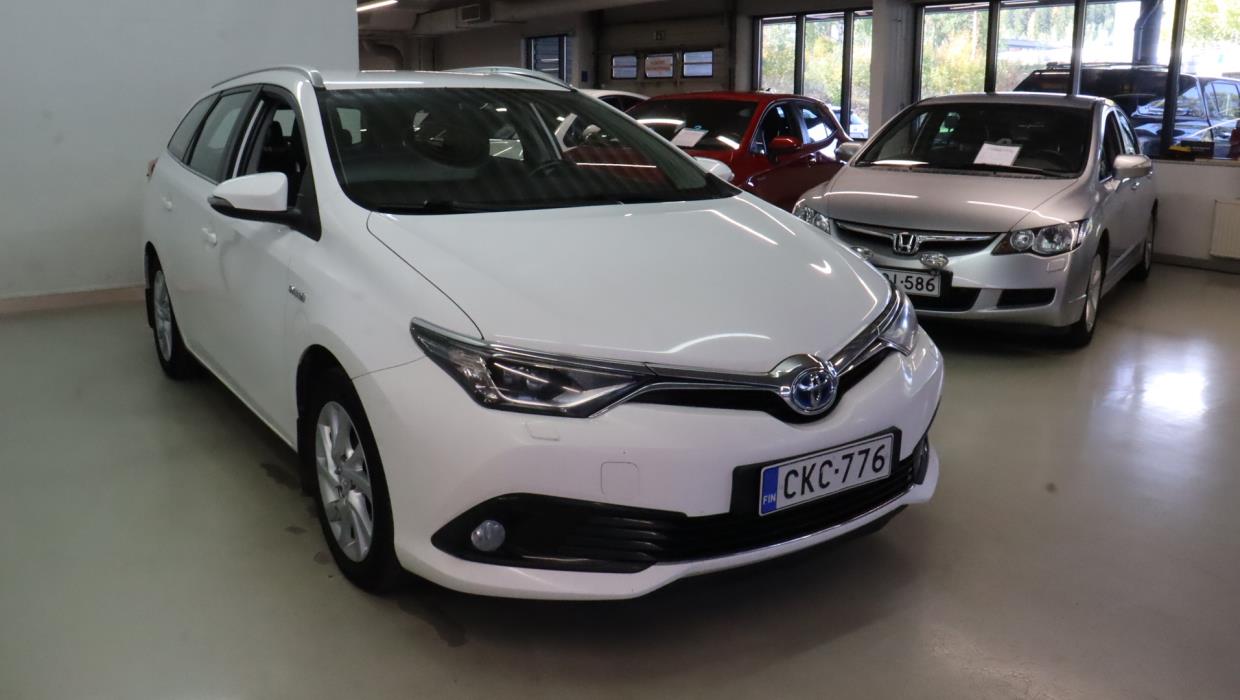 TOYOTA Auris 2016