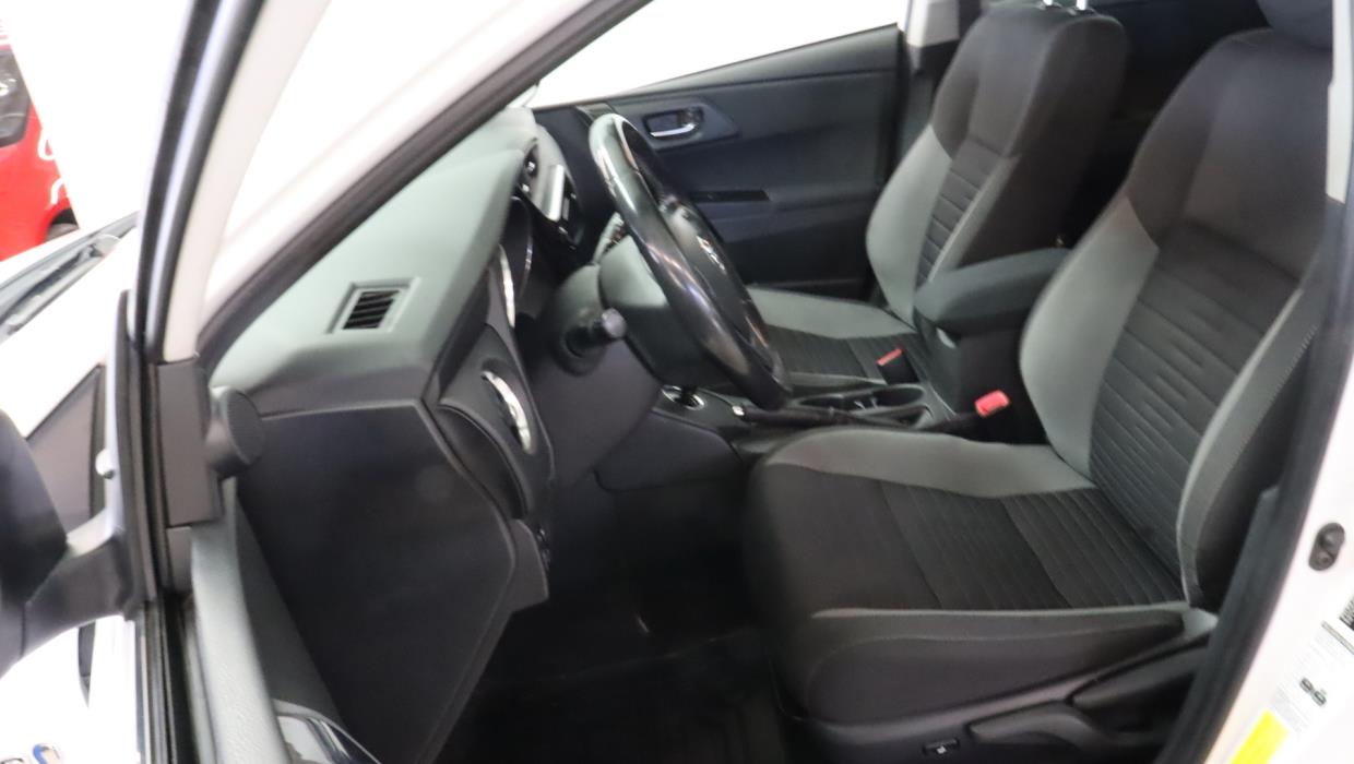 TOYOTA Auris 2016
