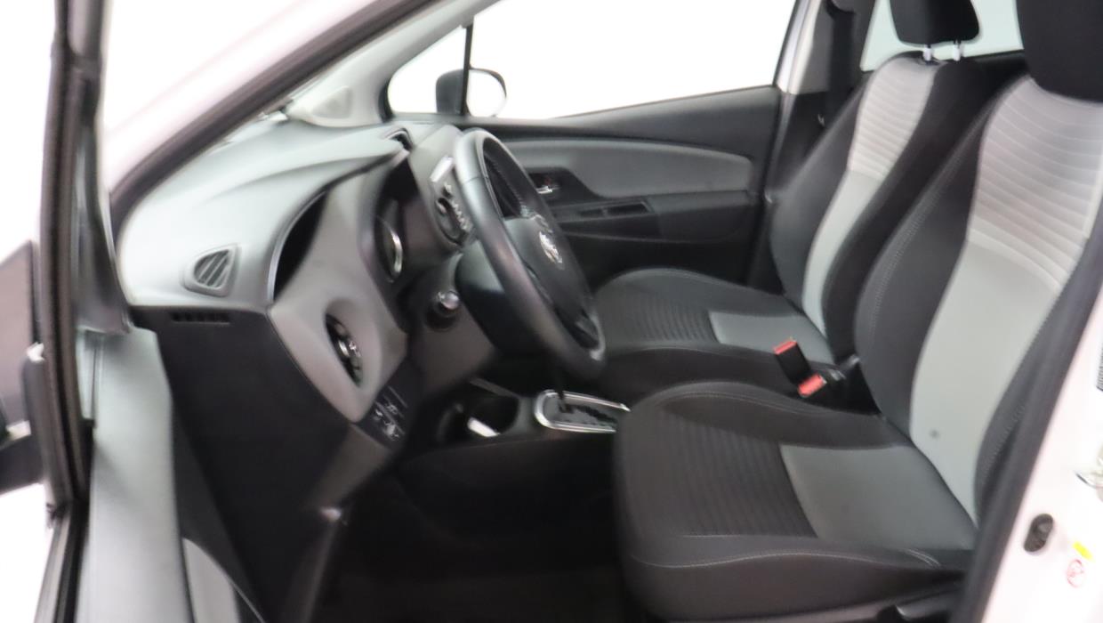 TOYOTA Yaris 2019