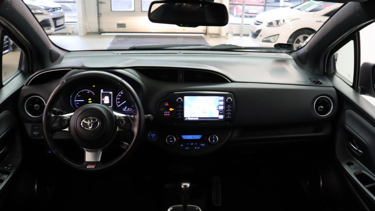 TOYOTA Yaris 2019