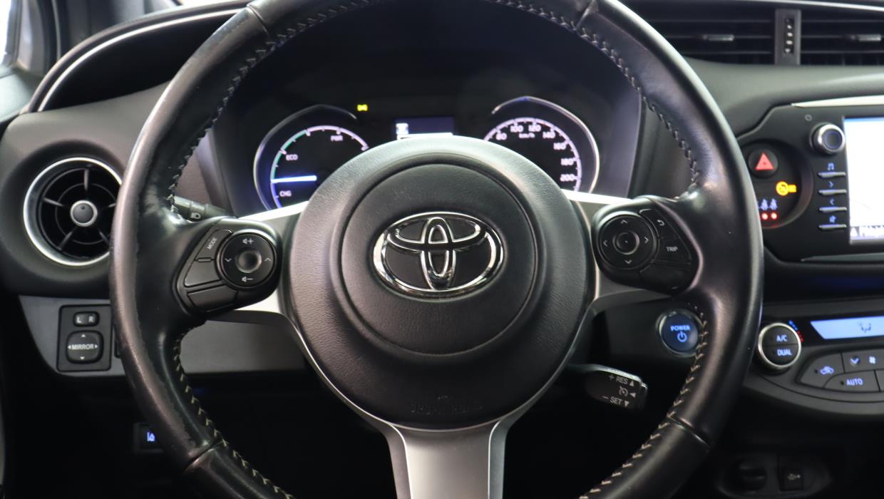 TOYOTA Yaris 2019