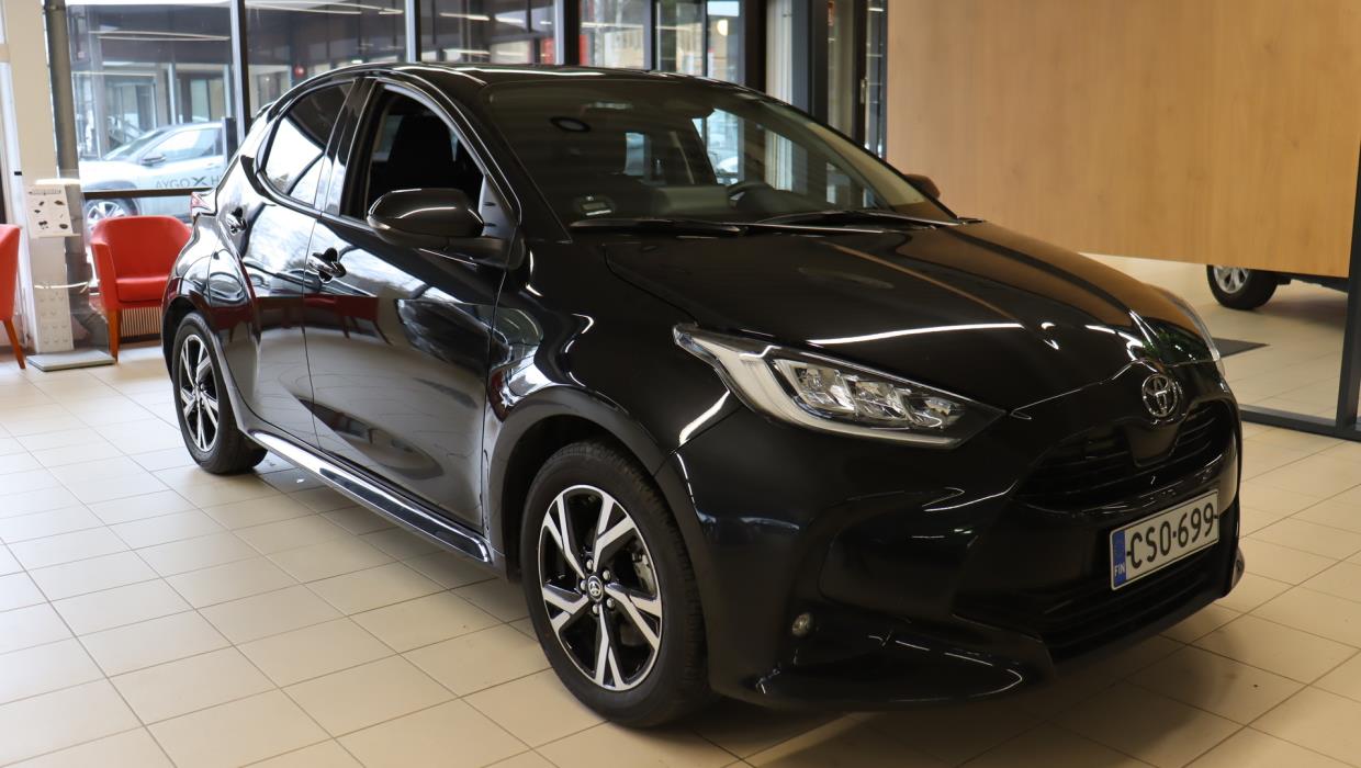 TOYOTA Yaris 2025