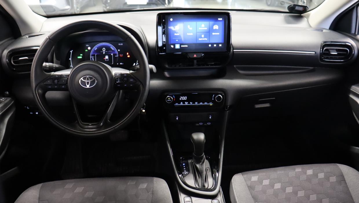 TOYOTA Yaris 2025