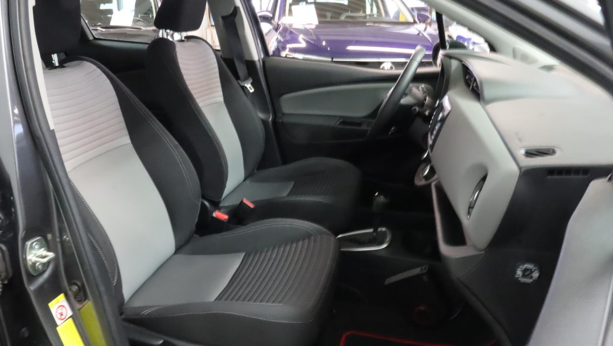 TOYOTA Yaris 2017