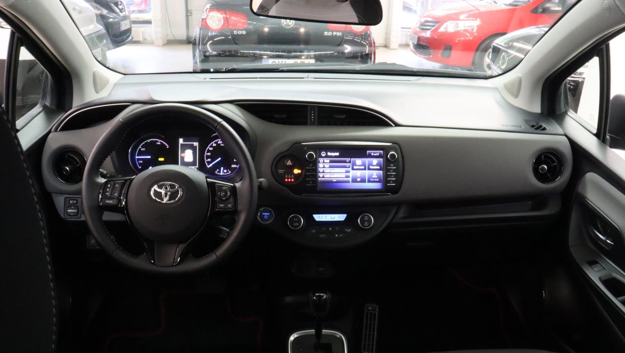 TOYOTA Yaris 2017