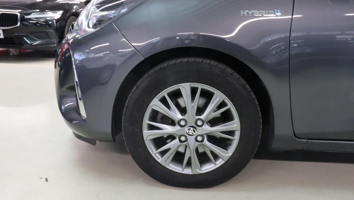 TOYOTA Yaris 2017
