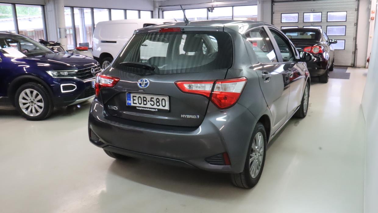 TOYOTA Yaris 2017