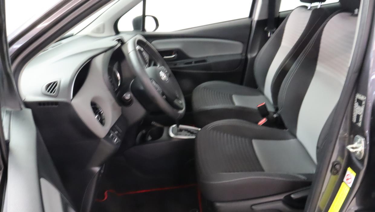TOYOTA Yaris 2017