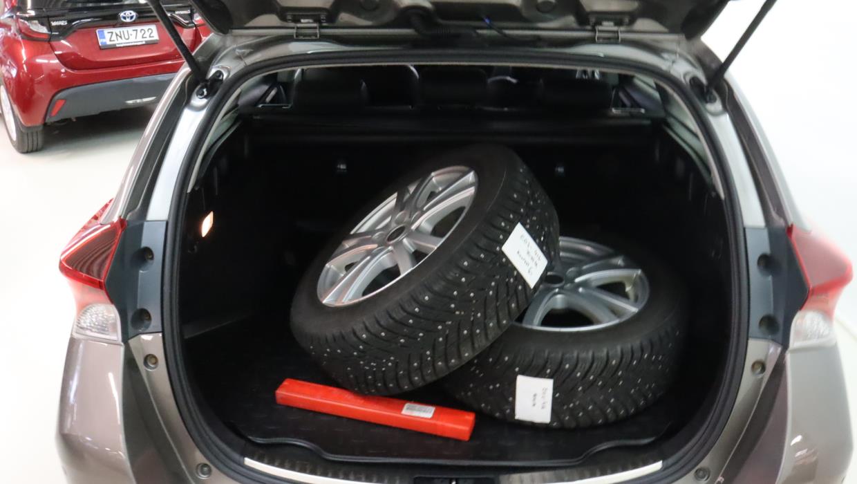 TOYOTA Auris 2016