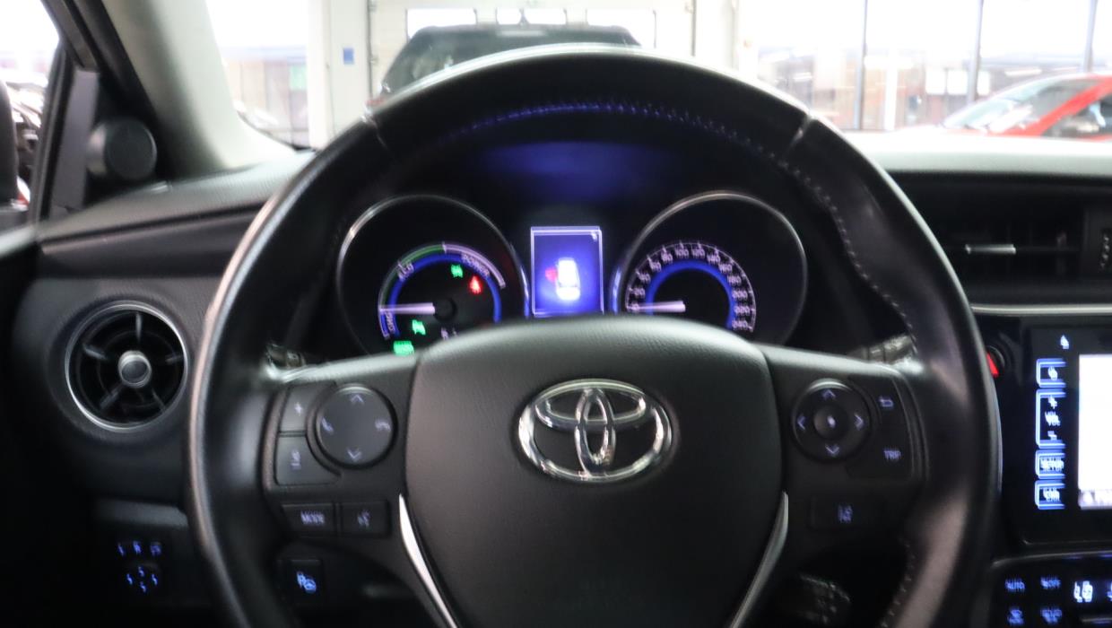 TOYOTA Auris 2016