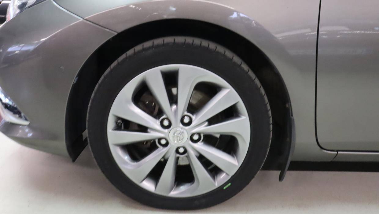 TOYOTA Auris 2016