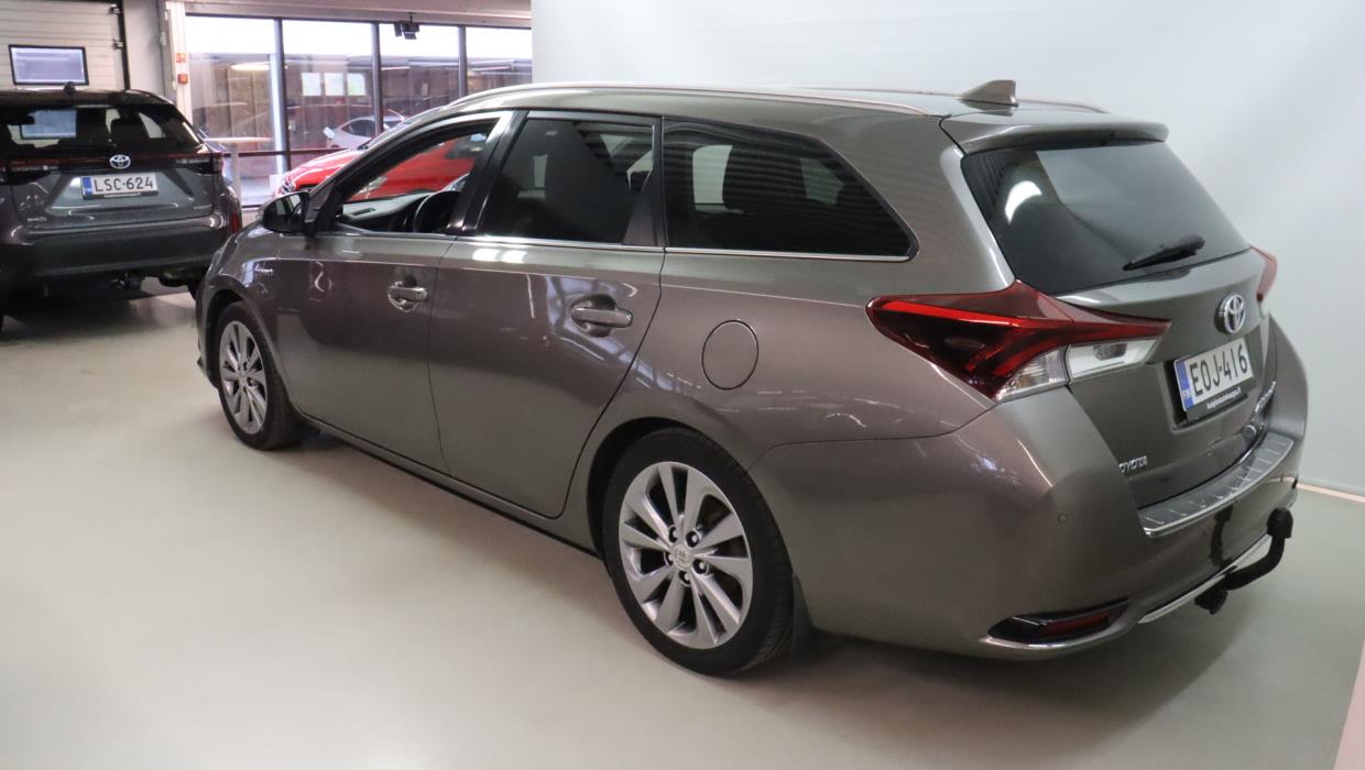 TOYOTA Auris 2016