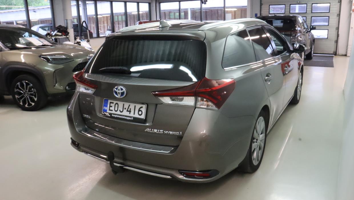 TOYOTA Auris 2016