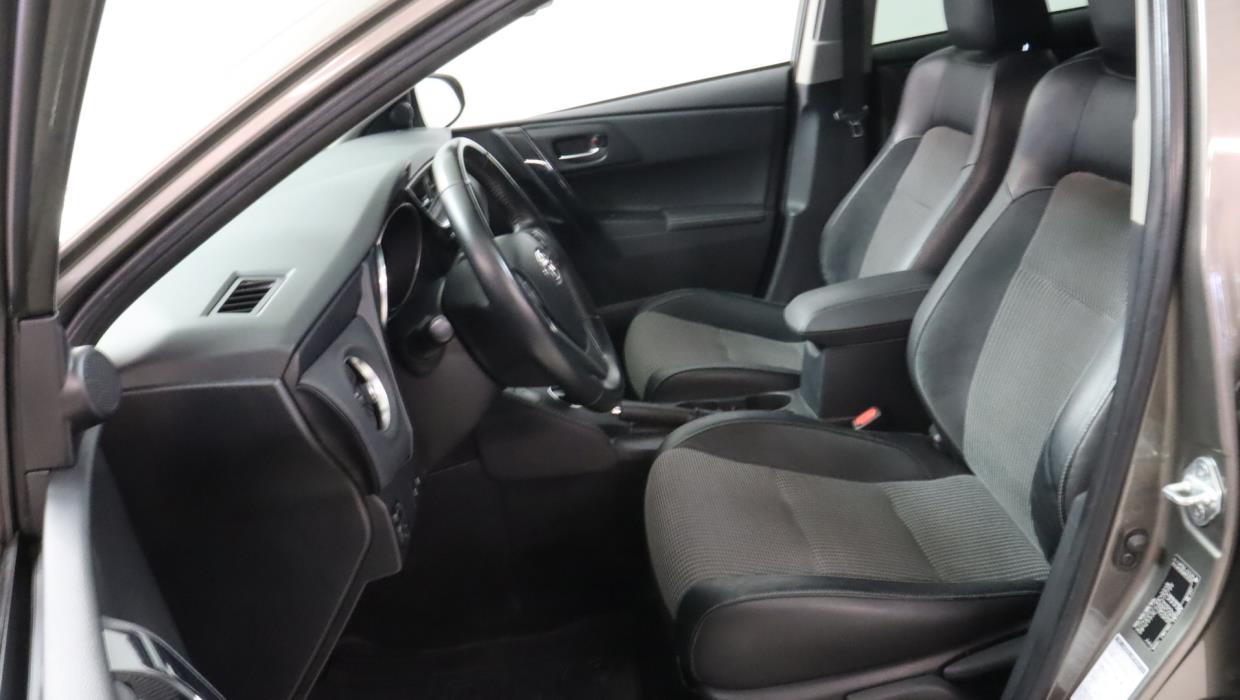 TOYOTA Auris 2016