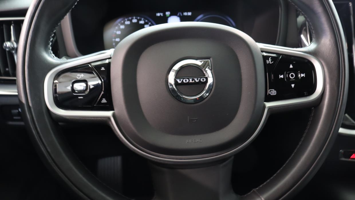 VOLVO V60 2020
