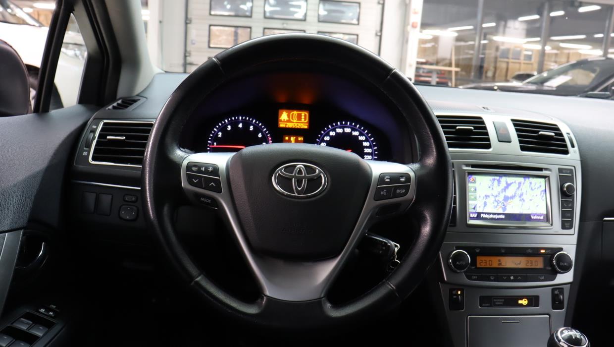 TOYOTA Avensis 2012