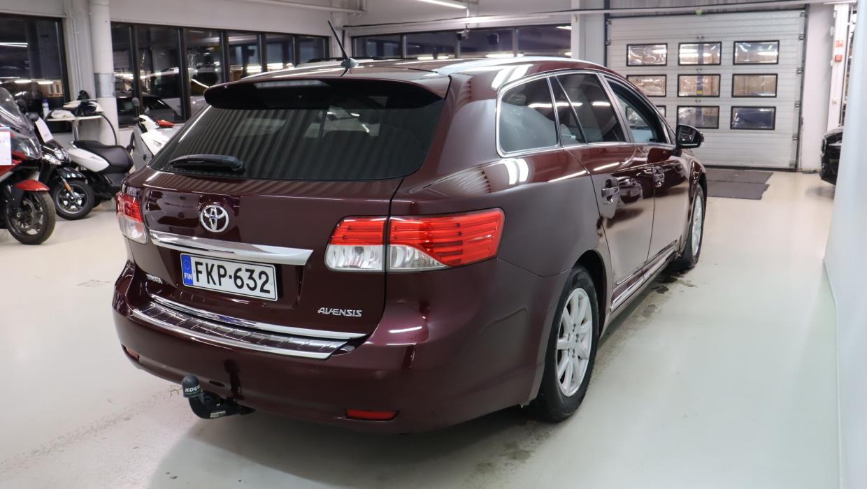 TOYOTA Avensis 2012