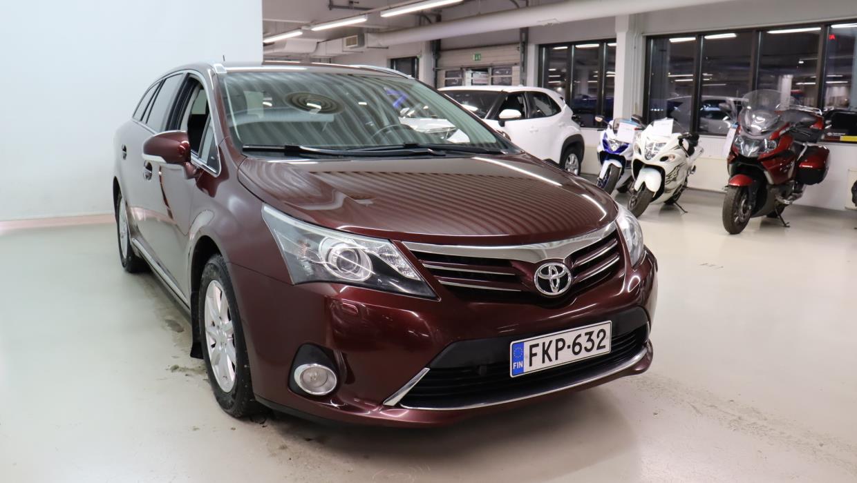 TOYOTA Avensis 2012