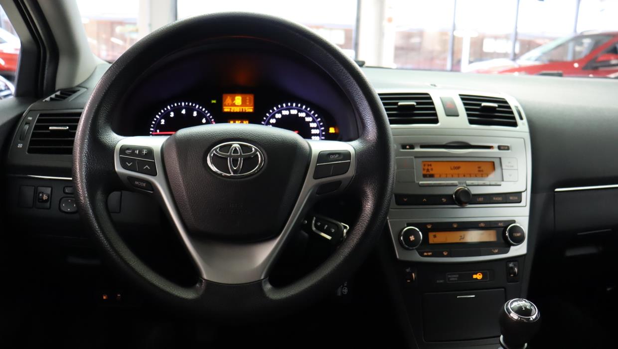 TOYOTA Avensis 2012