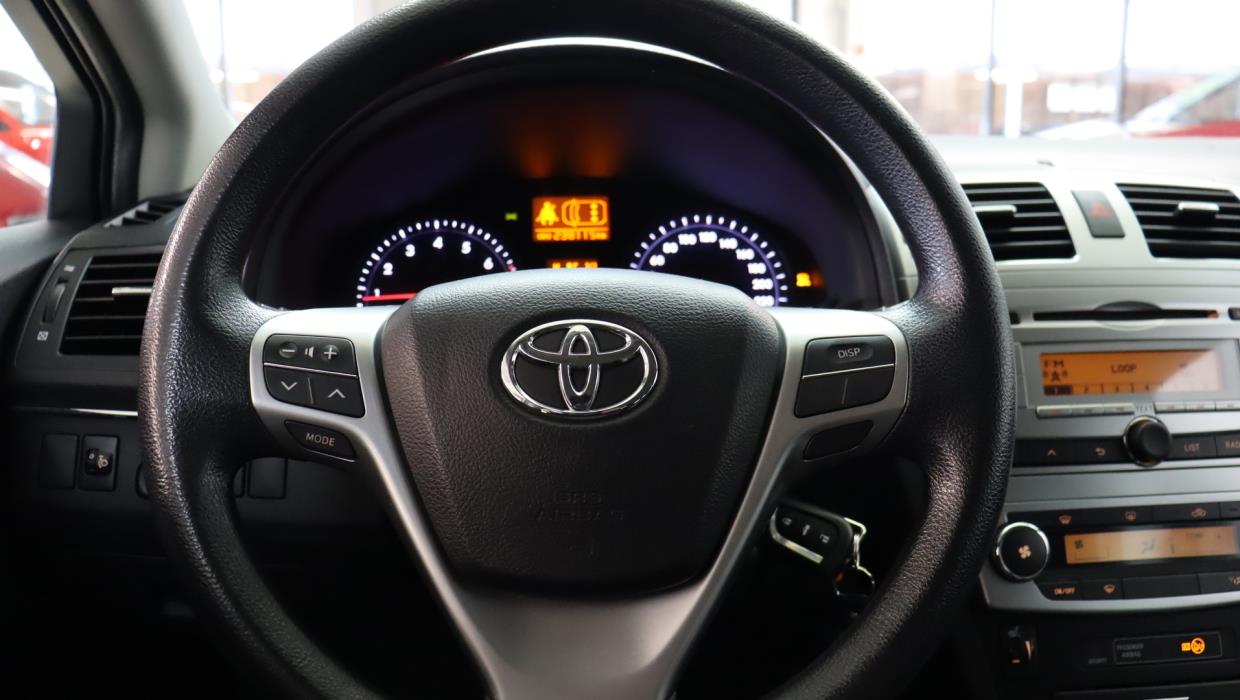 TOYOTA Avensis 2012