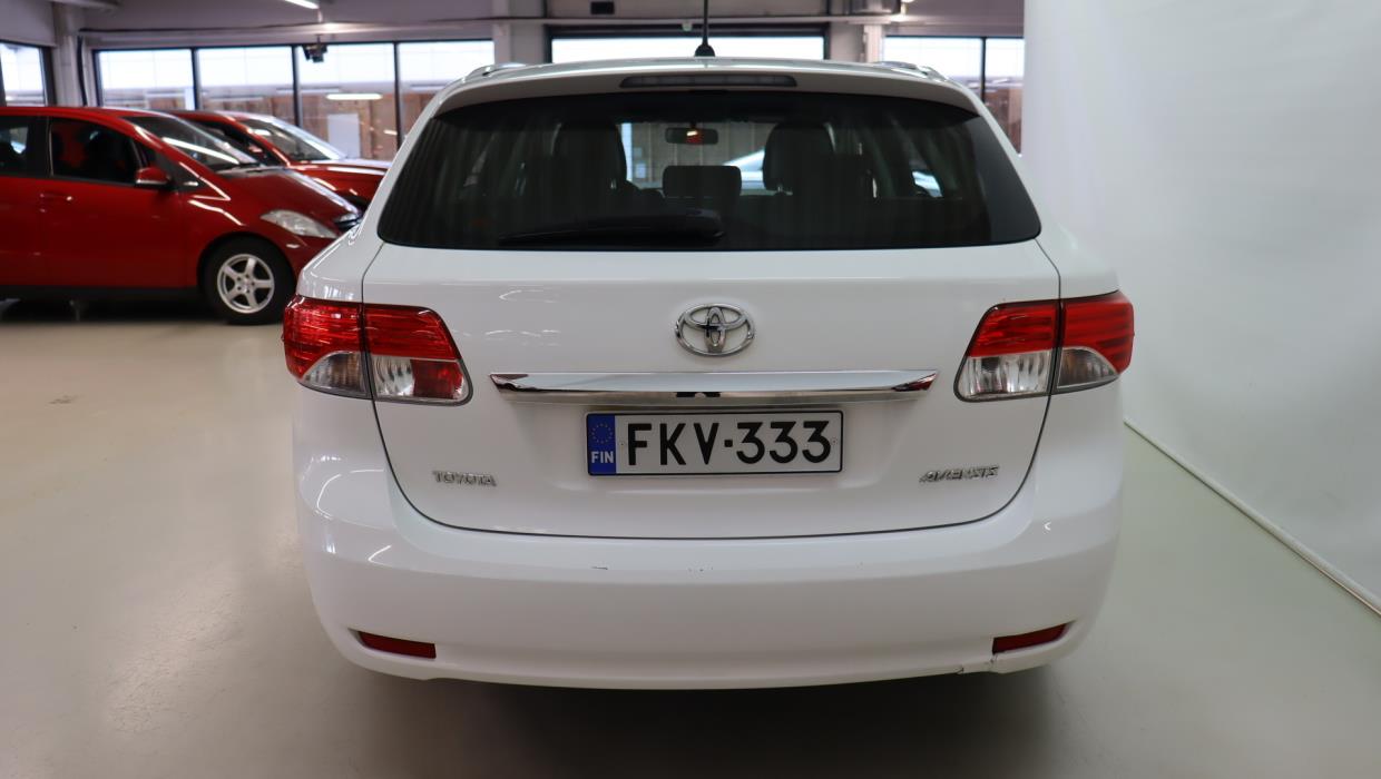 TOYOTA Avensis 2012